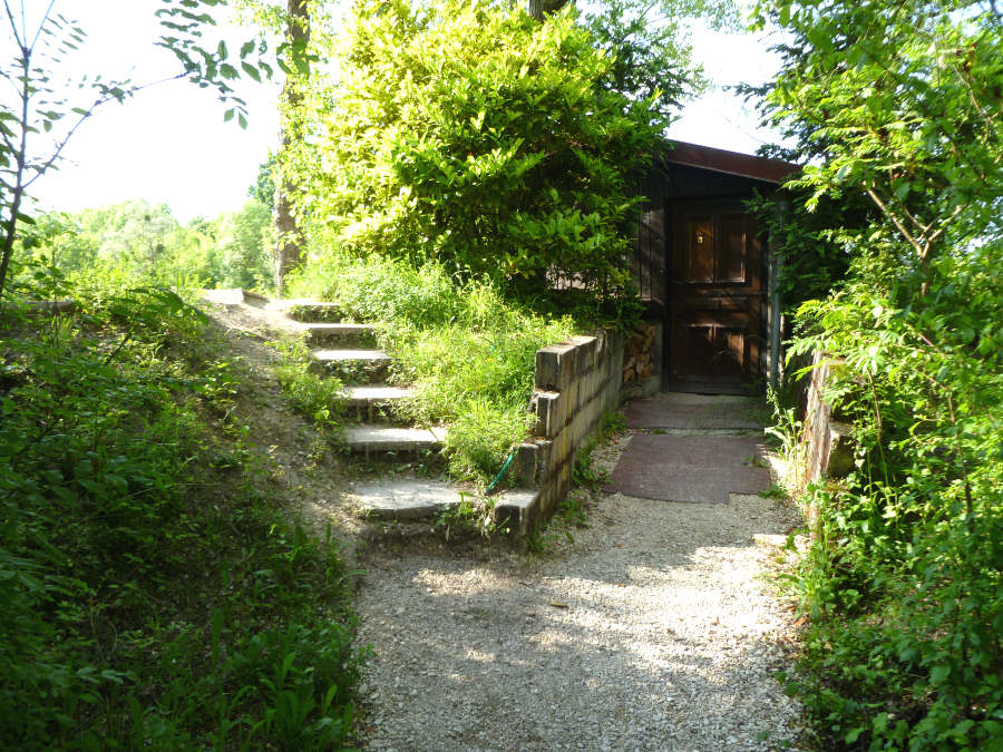 Cosy cottage on a green islet